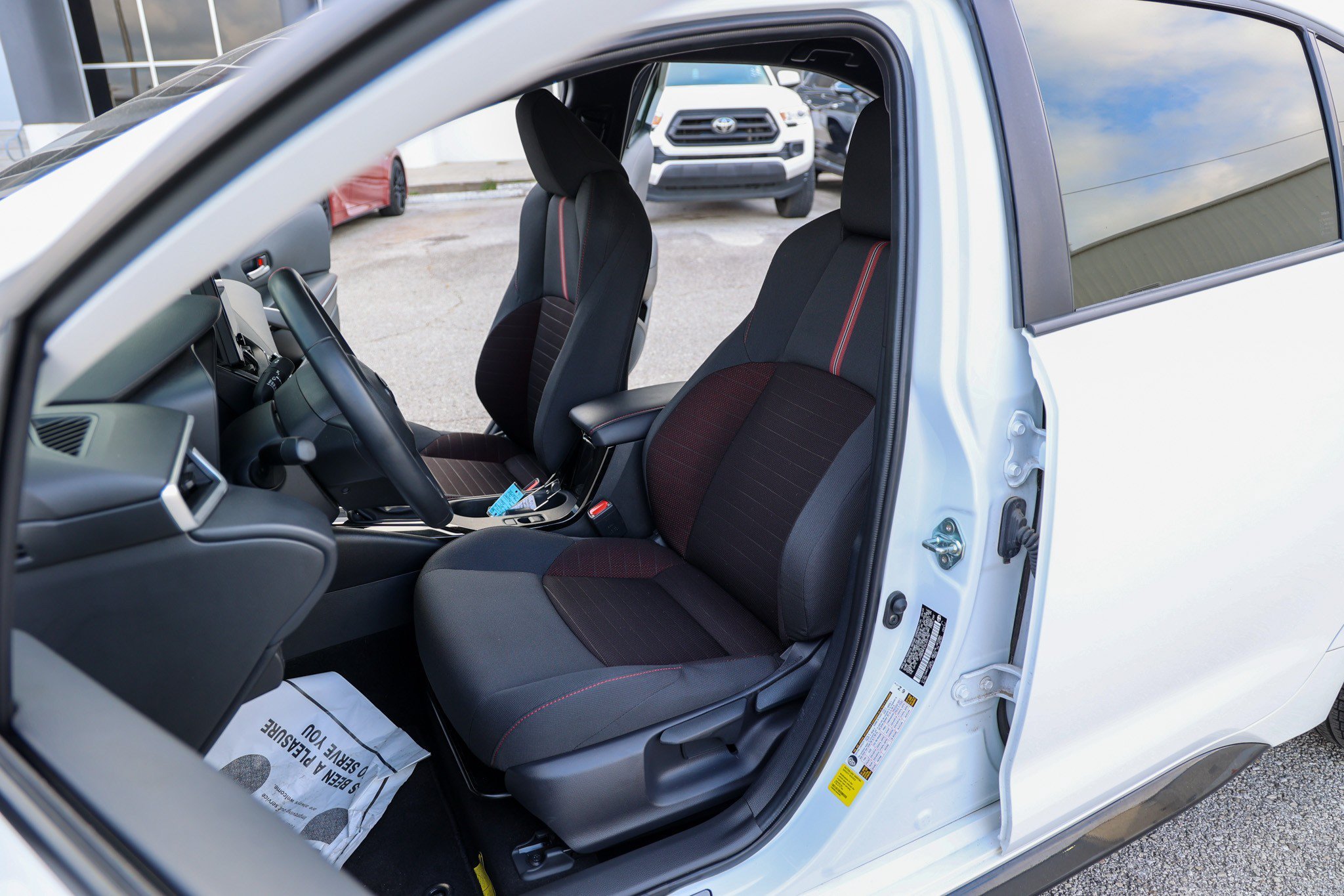 Used 2025 ICE CAP Toyota Hybrid SE image 28