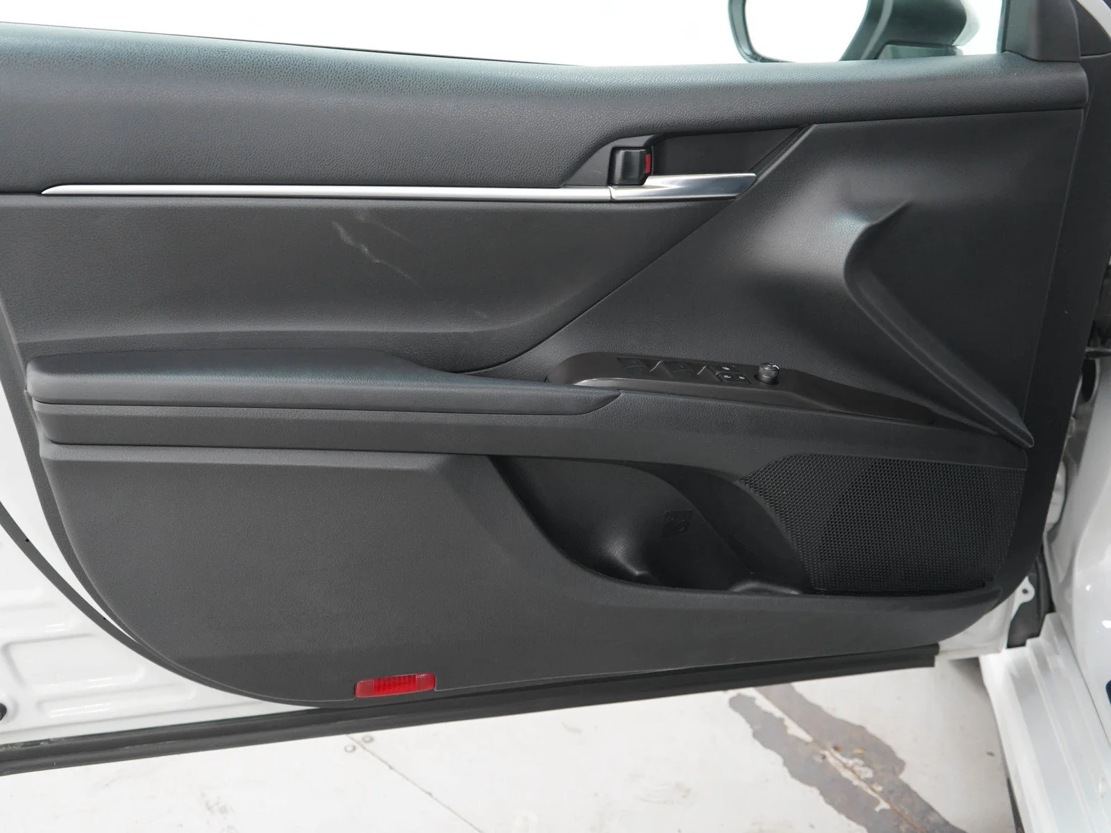 Used 2022  Toyota SE image 17