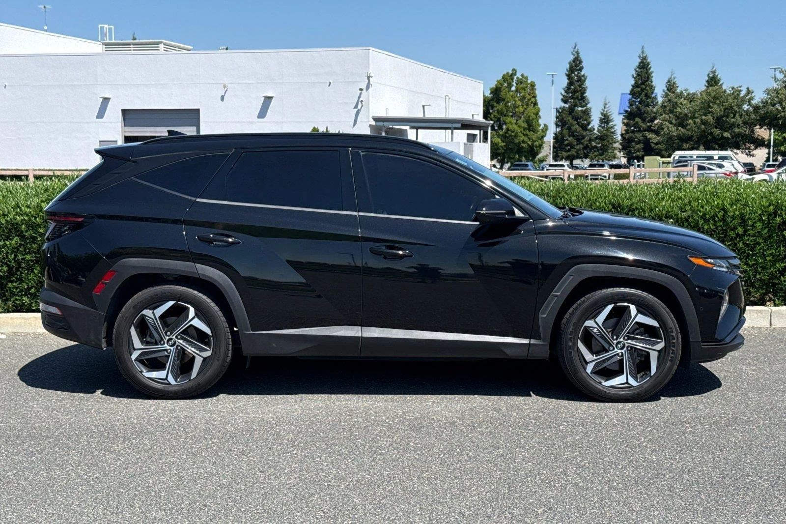 Used 2022 Phantom Black Hyundai Limited image 3
