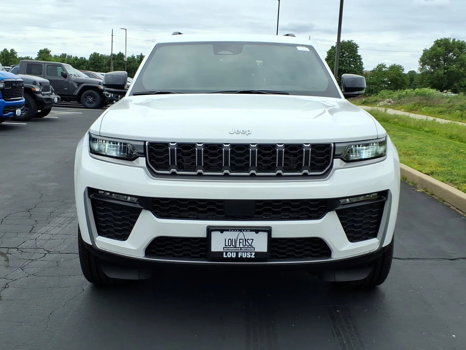 New 2026 Bright White Clear-Coat Exterior Paint Jeep Limited image 23