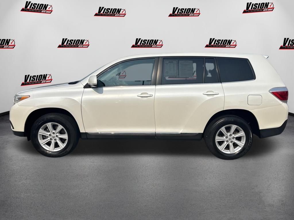 Used 2013 White Toyota Base image 9