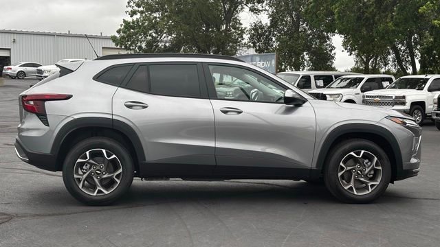 2026 Chevrolet Trax LT - Photo 8