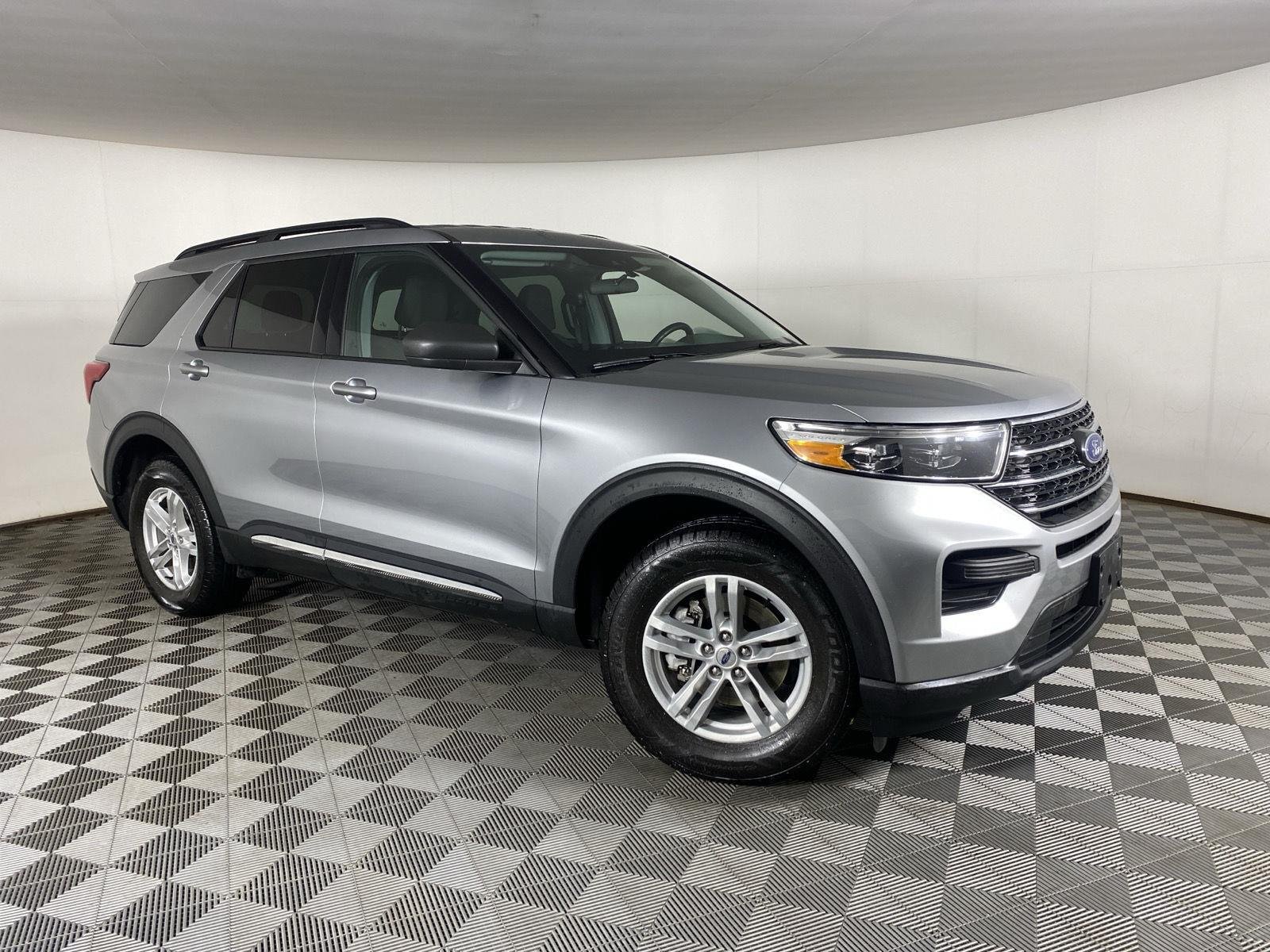 Used 2024 Iconic Silver Ford XLT image 11
