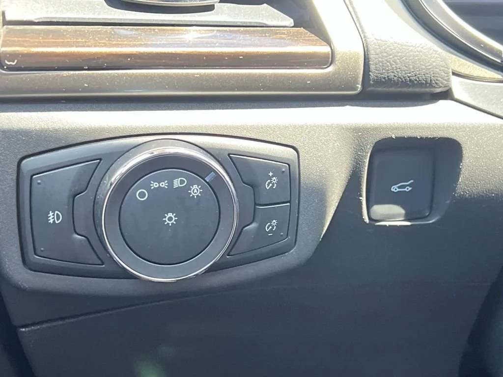 Used 2016 Gray Ford SE image 23