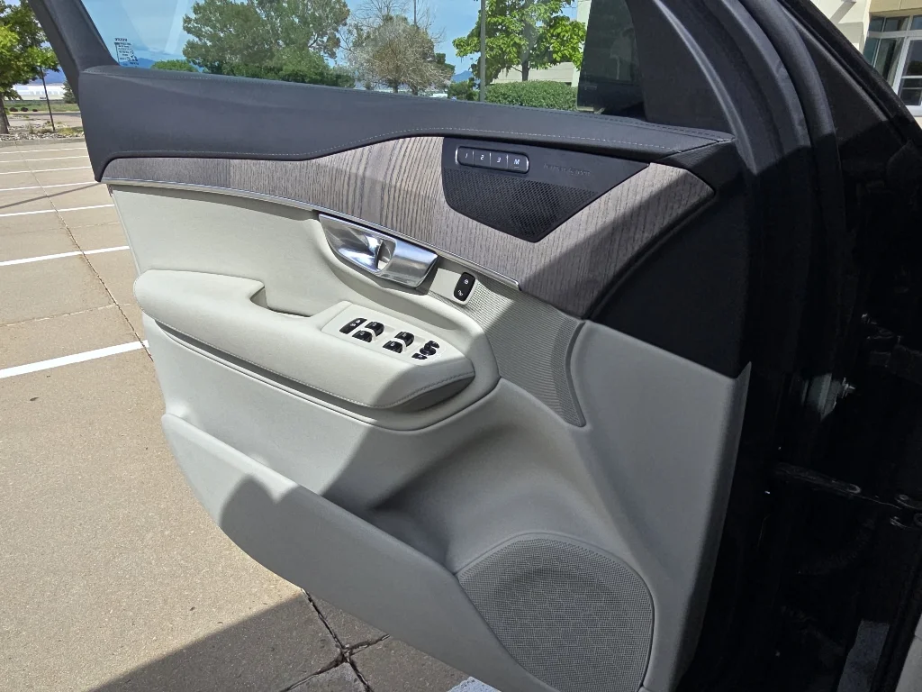 Used 2022 Pine Grey Metallic Volvo Inscription image 19