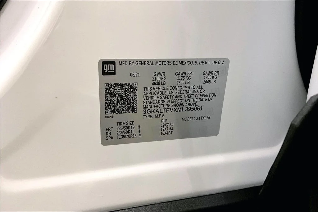 Used 2021 White GMC SLE image 19