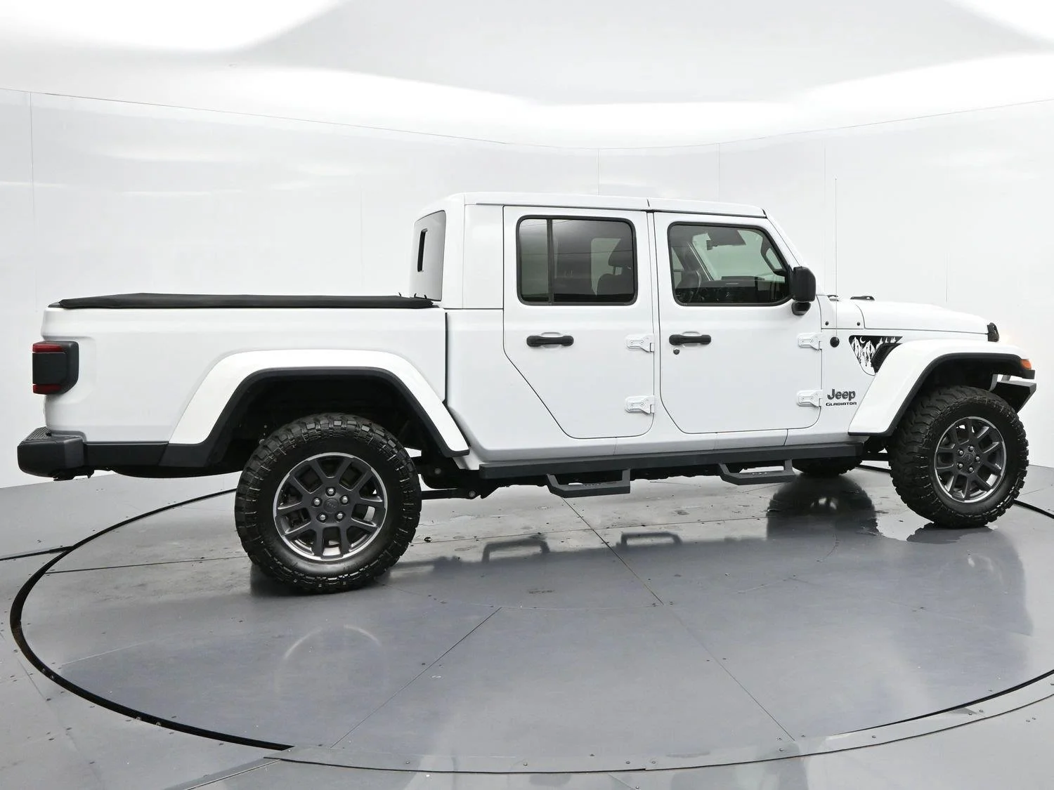 Used 2020 Bright White Clearcoat Jeep Overland image 8