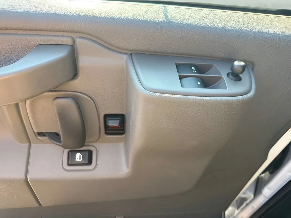 Used 2025 Summit White Chevrolet 1LT image 9