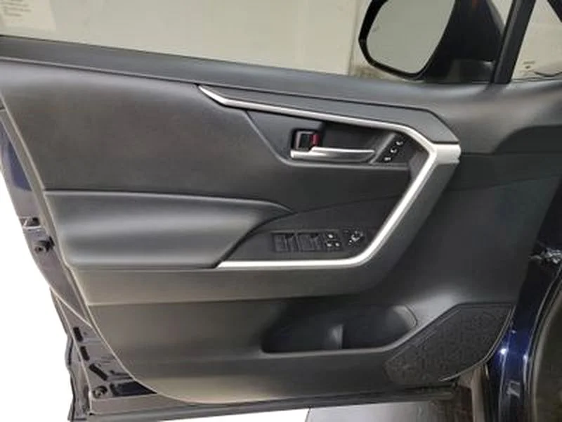 Used 2021 Blue Toyota XLE Premium image 9