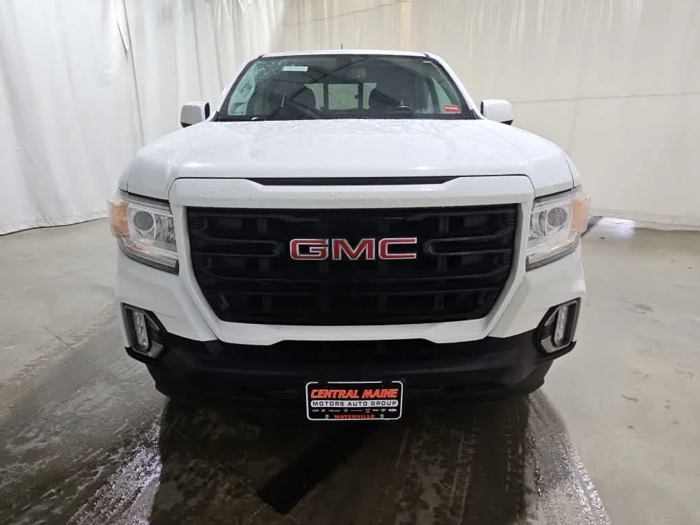 Used 2022 Summit White GMC 4WD Elevation image 9