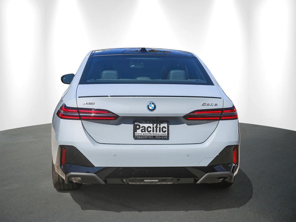 New 2027 Brooklyn Grey Metallic BMW 550e xDrive image 5