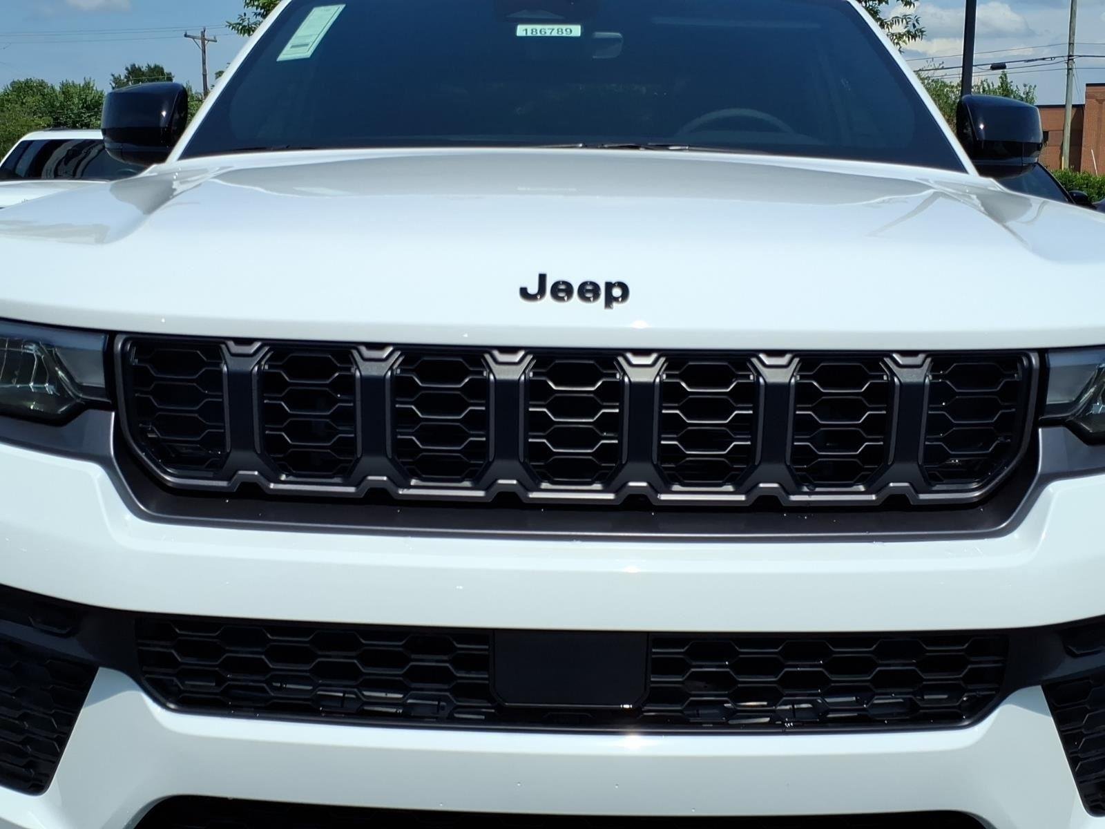 New 2026 Bright White Clear-Coat Exterior Paint Jeep Laredo Altitude image 14