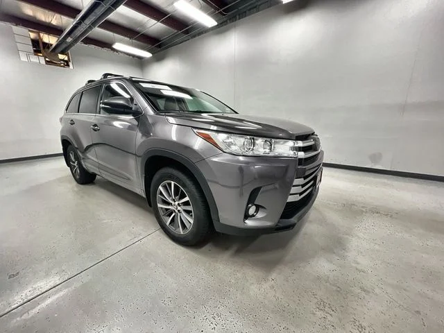 Used 2018 Gray Toyota XLE image 2