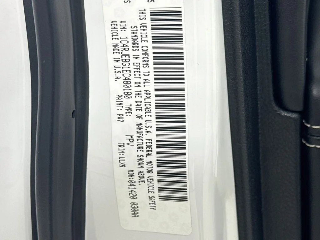 Used 2014 Bright White Clearcoat Jeep Limited image 41