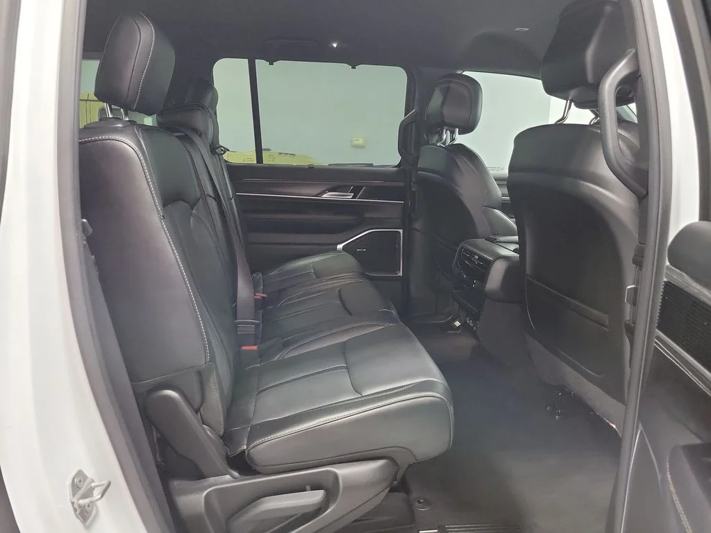Used 2023 White Jeep Series II image 17