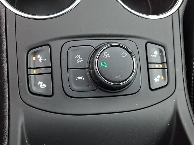 Used 2024 White GMC SLE image 23