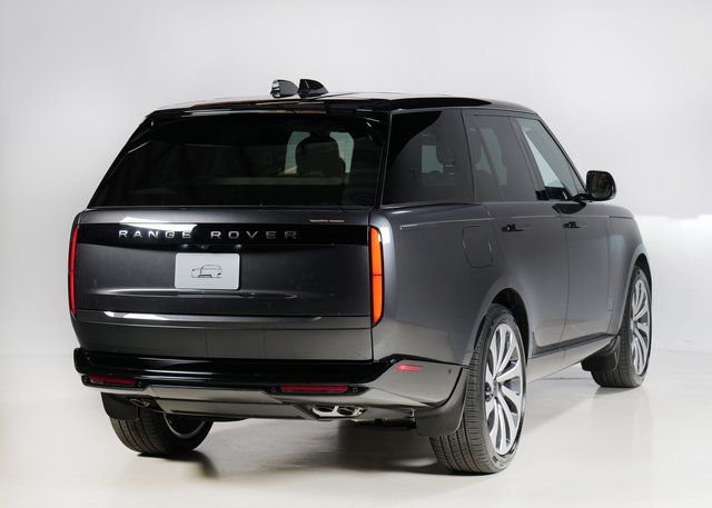 New 2026 Carpathian Grey Land Rover SE image 2