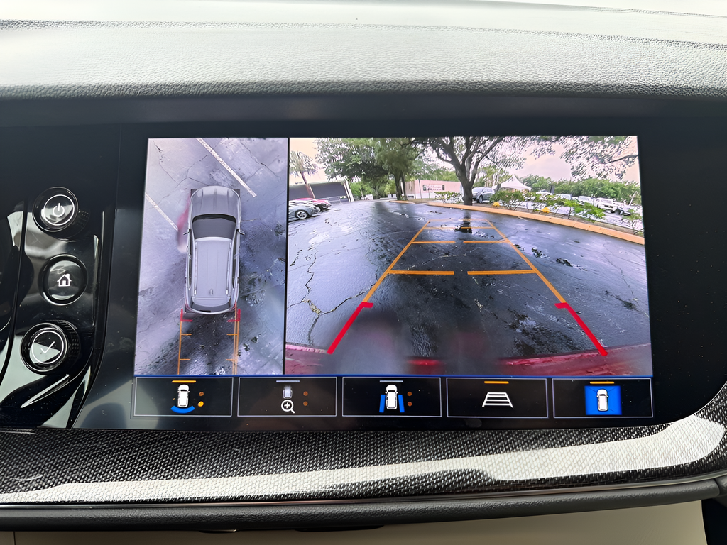 Used 2021 Red Buick Essence image 19