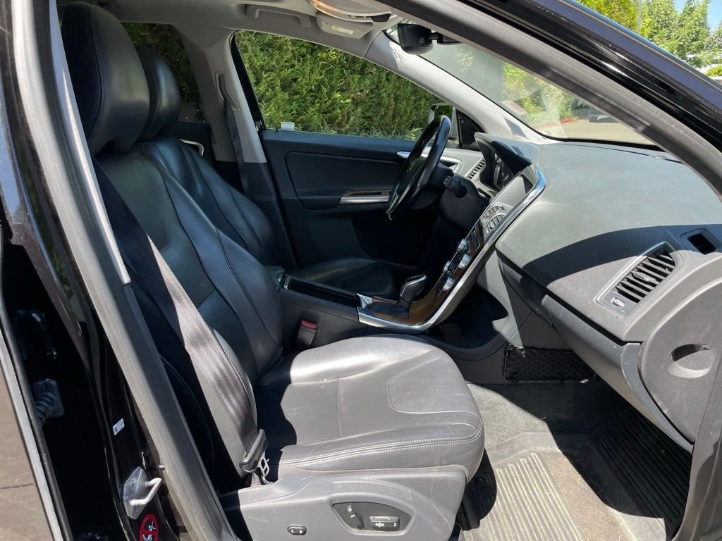 Used 2017 Onyx Black Metallic Volvo T6 Inscription image 20