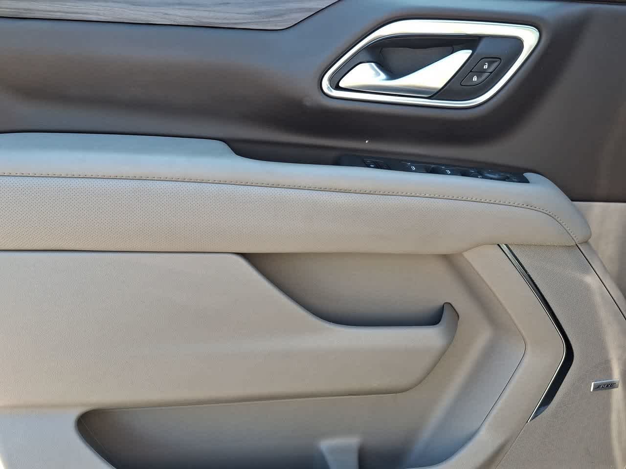 Used 2022 Pearl Beige Metallic GMC SLT image 16