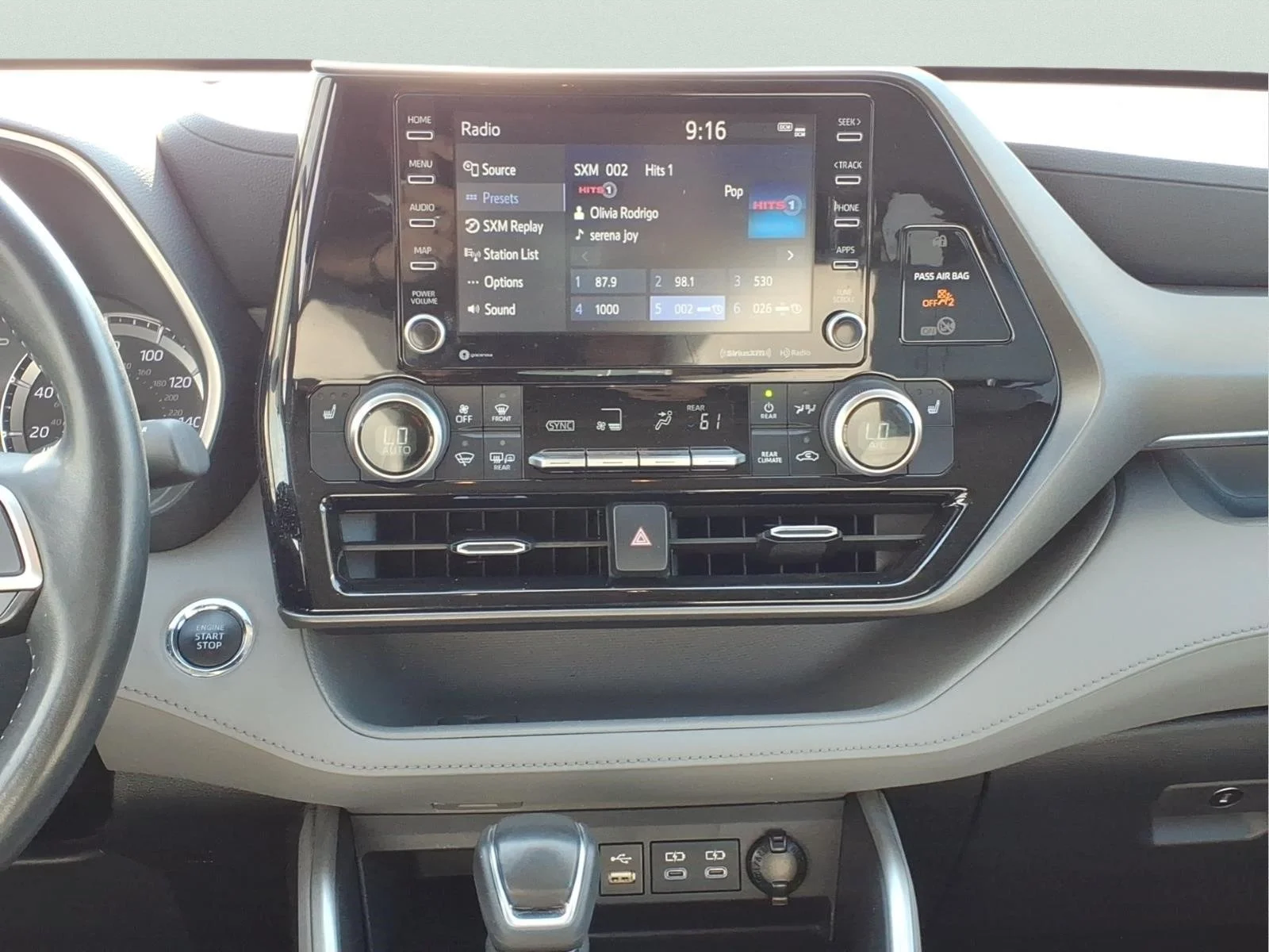 Certified Used 2022  Toyota XLE image 13
