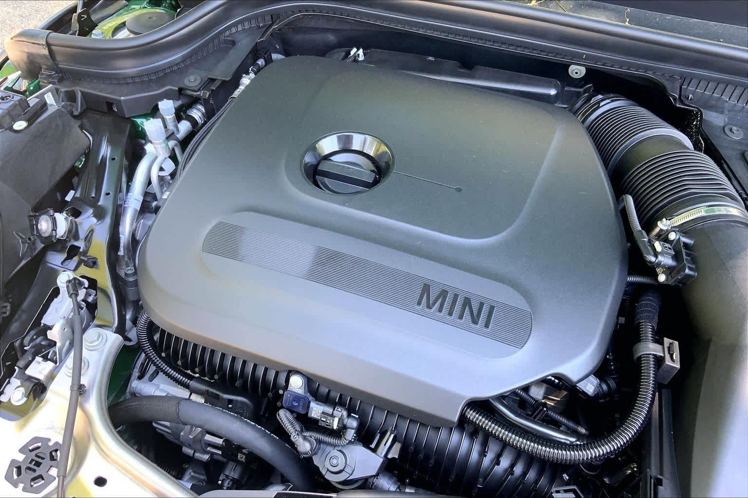 New 2026 British Racing Green IV Metallic MINI Signature Plus image 17