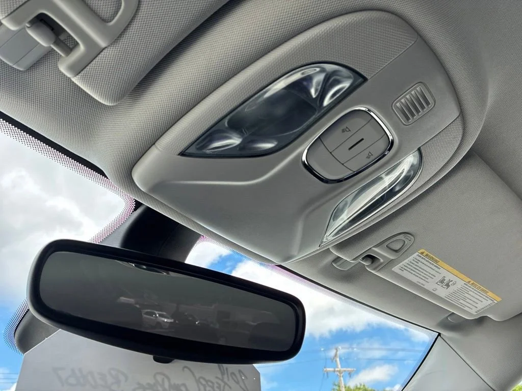 Used 2019 White Clearcoat Jeep Latitude image 22