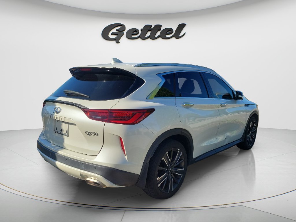 Used 2022 White INFINITI LUXE image 4