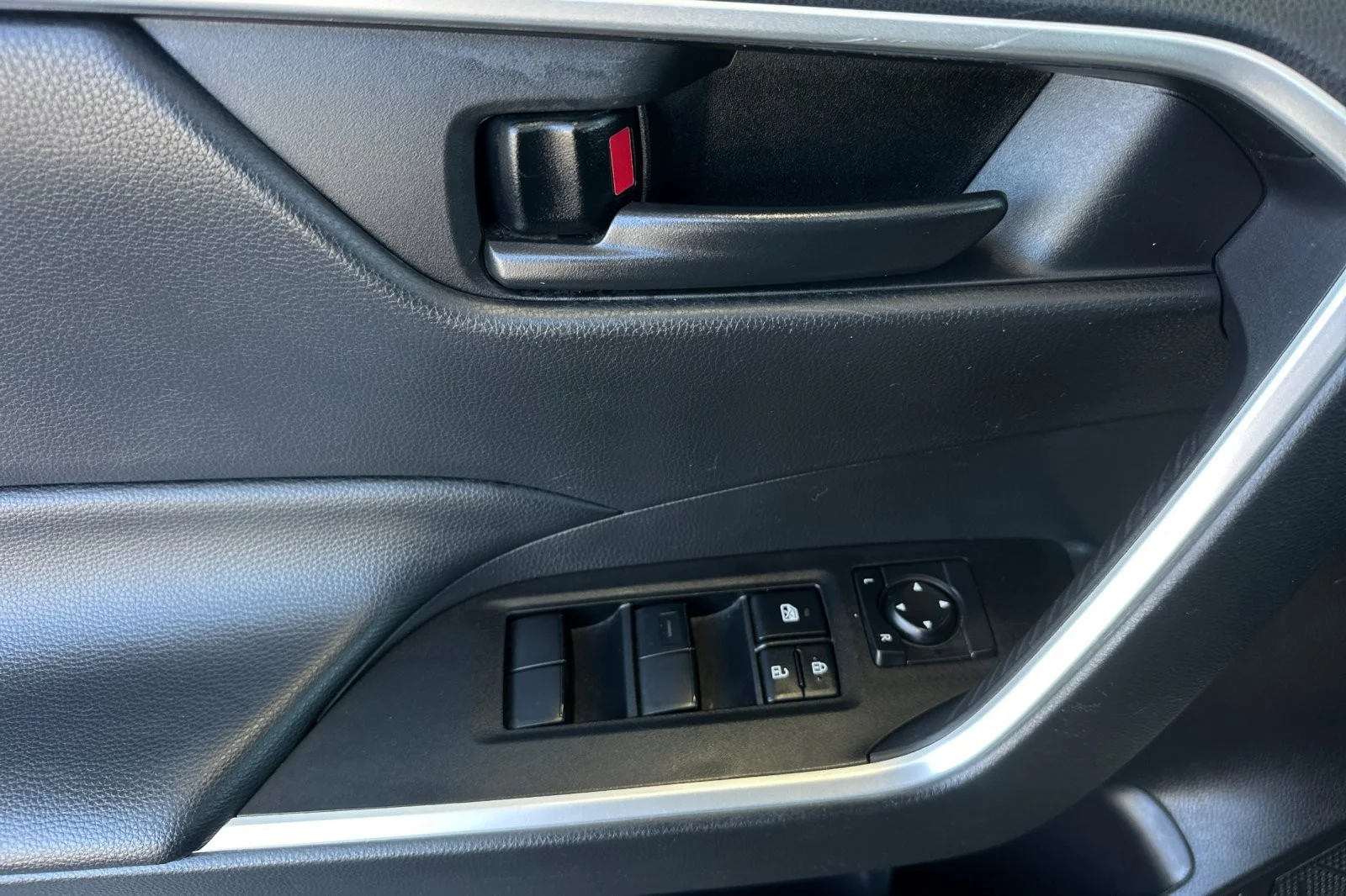 Certified Used 2024 Ice Cap Toyota Hybrid LE image 10