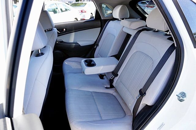 Used 2023 White Hyundai SEL image 15