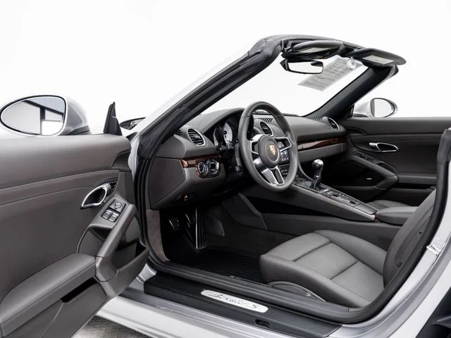 Certified Used 2017  Porsche S image 7