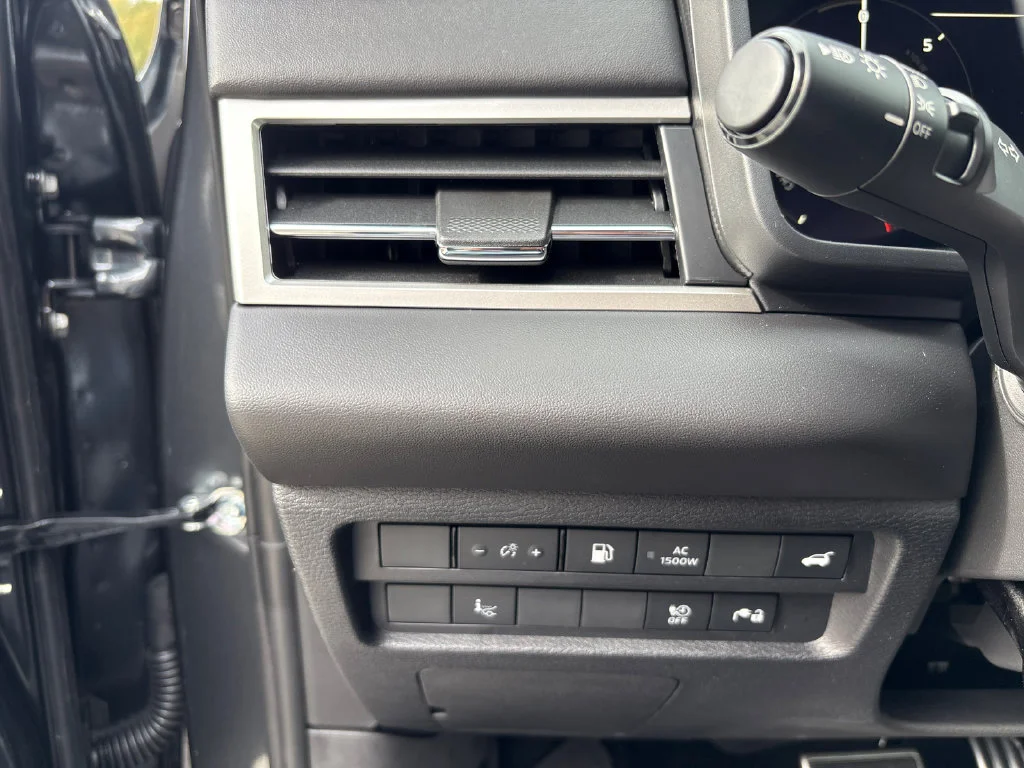 New 2026 Gray Mitsubishi SEL image 22