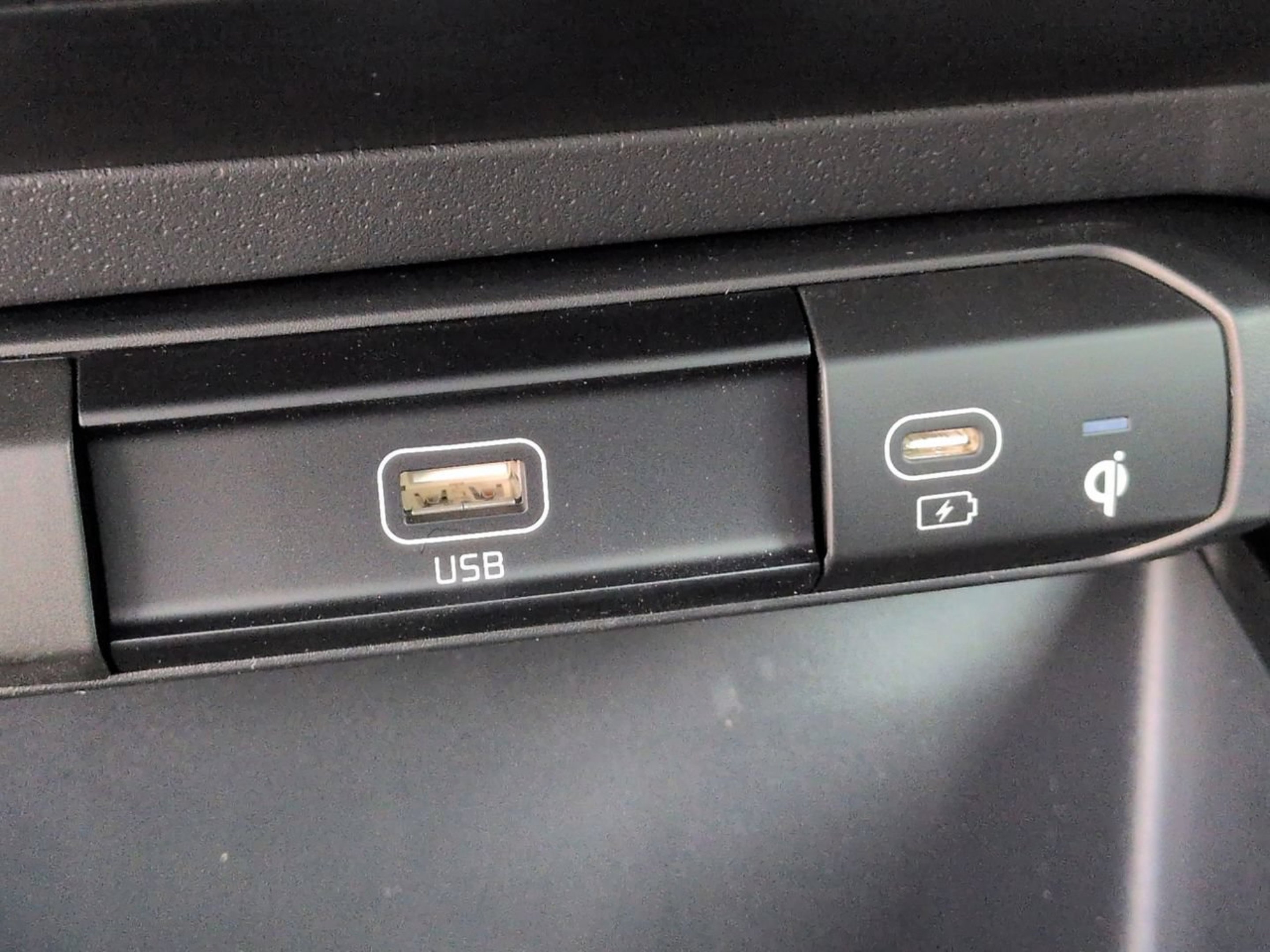 New 2026 Snow White Pearl Kia SX image 23