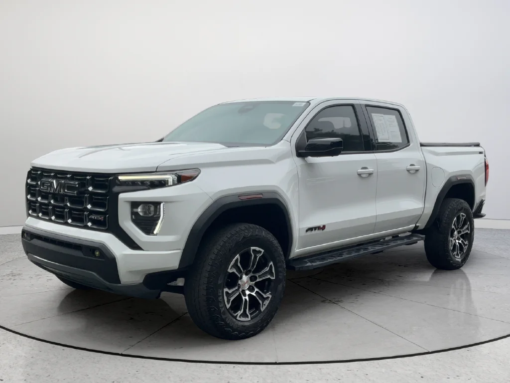 Used 2024 White GMC AT4 image 4