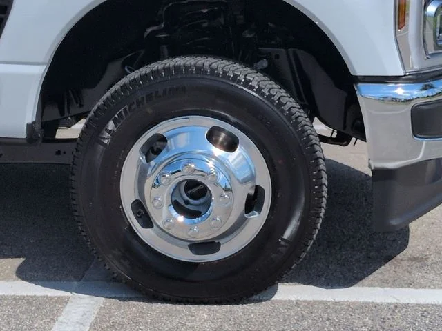 New 2026 Oxford White Ford F-350® Lariat® image 11