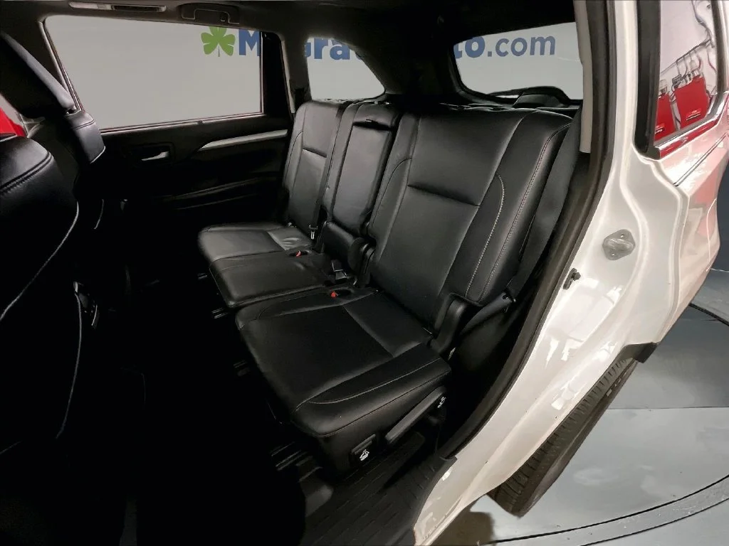 Certified Used 2018 White Toyota XLE image 30