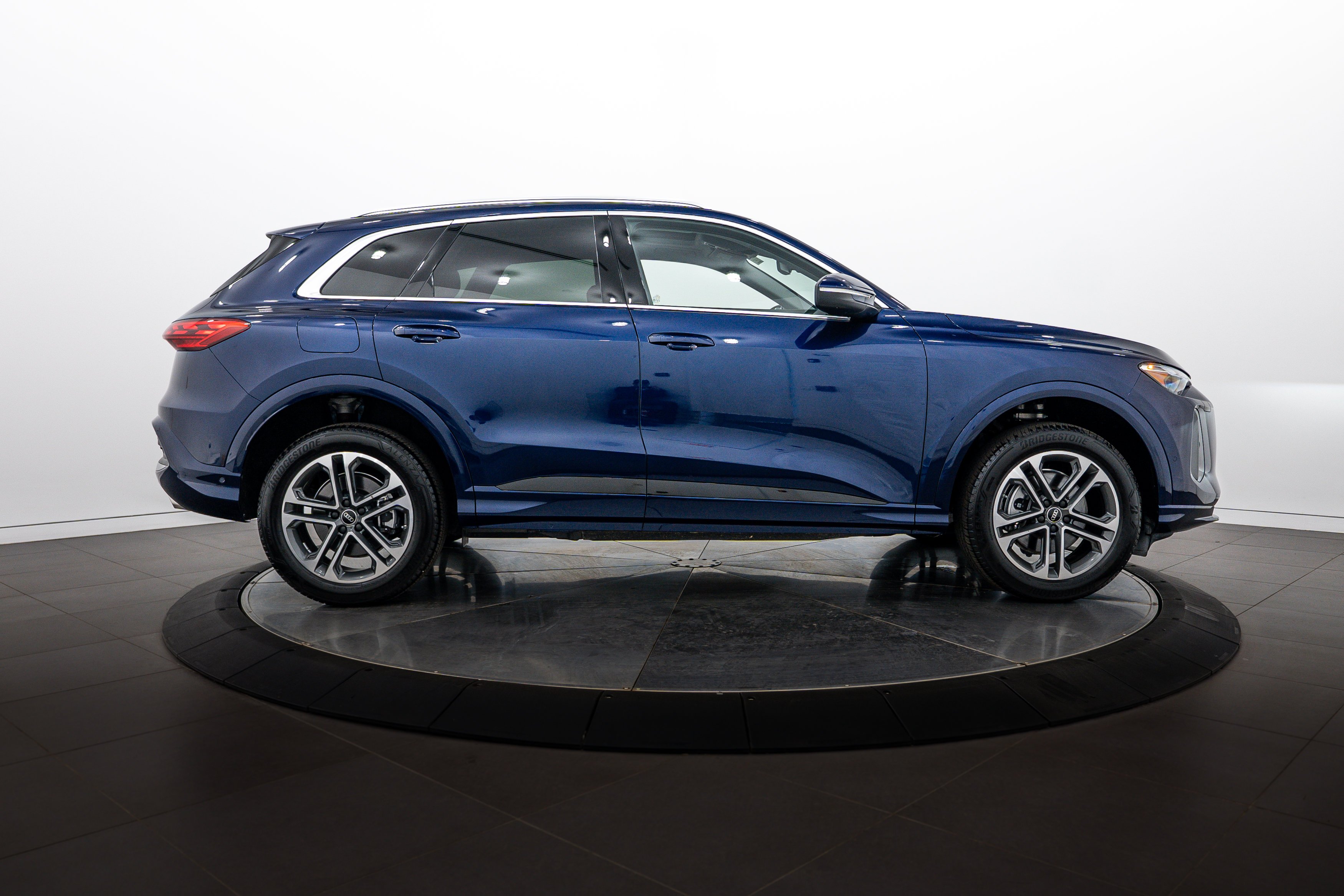 Used 2025 Navarra Blue Metallic Audi Premium image 3