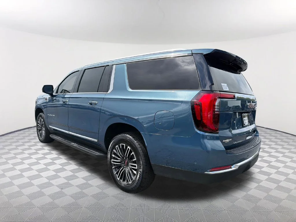 Used 2025 Blue GMC Elevation image 7