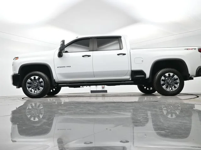 Used 2022 SUMMIT WHITE Chevrolet Custom image 23