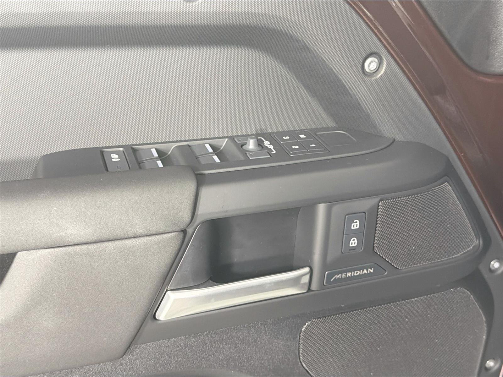 New 2026 SEDONA RED Land Rover S image 17