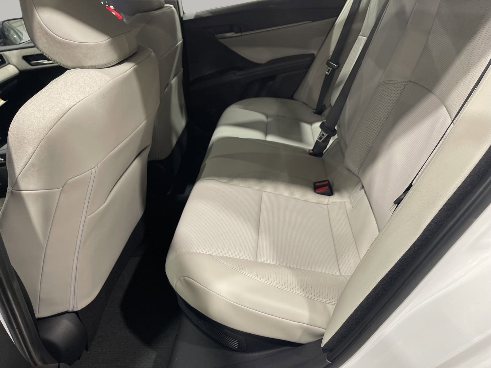 Used 2025 White Toyota XLE image 13
