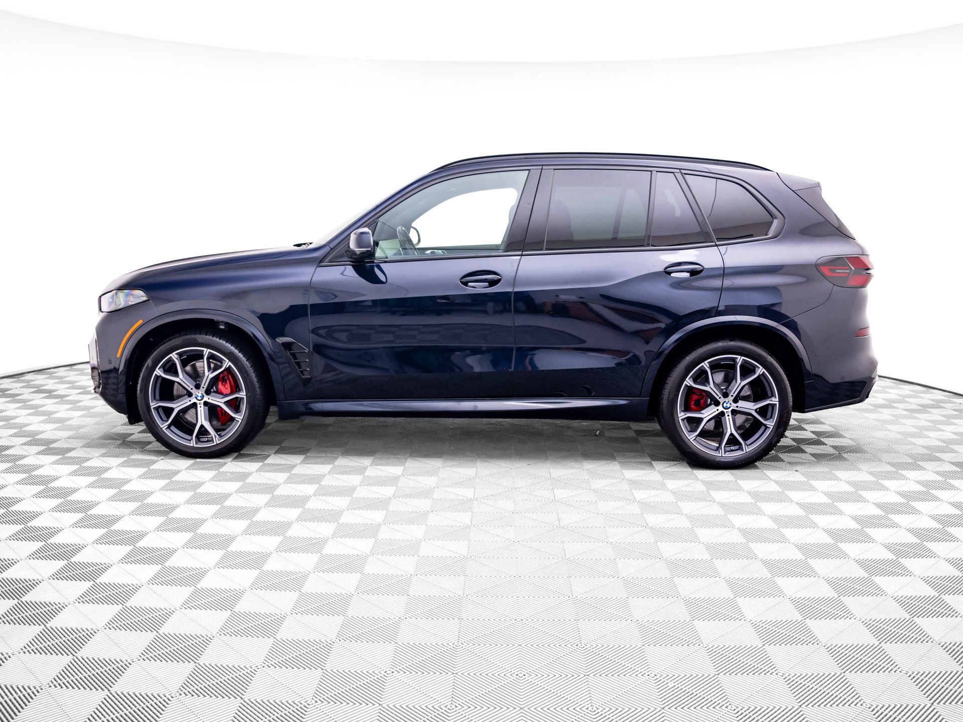 Certified Used 2026 Carbon Black Metallic BMW xDrive40i image 2