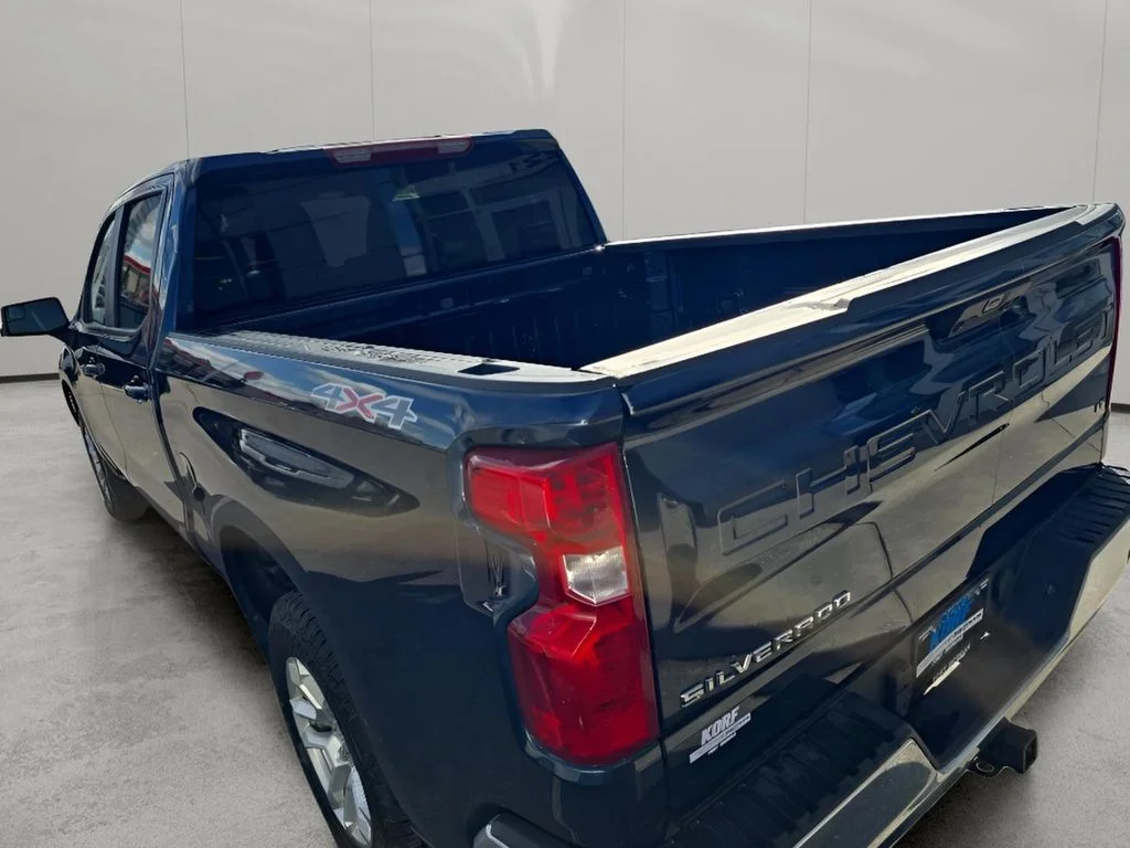 Used 2022 Northsky Blue Metallic Chevrolet LT image 3