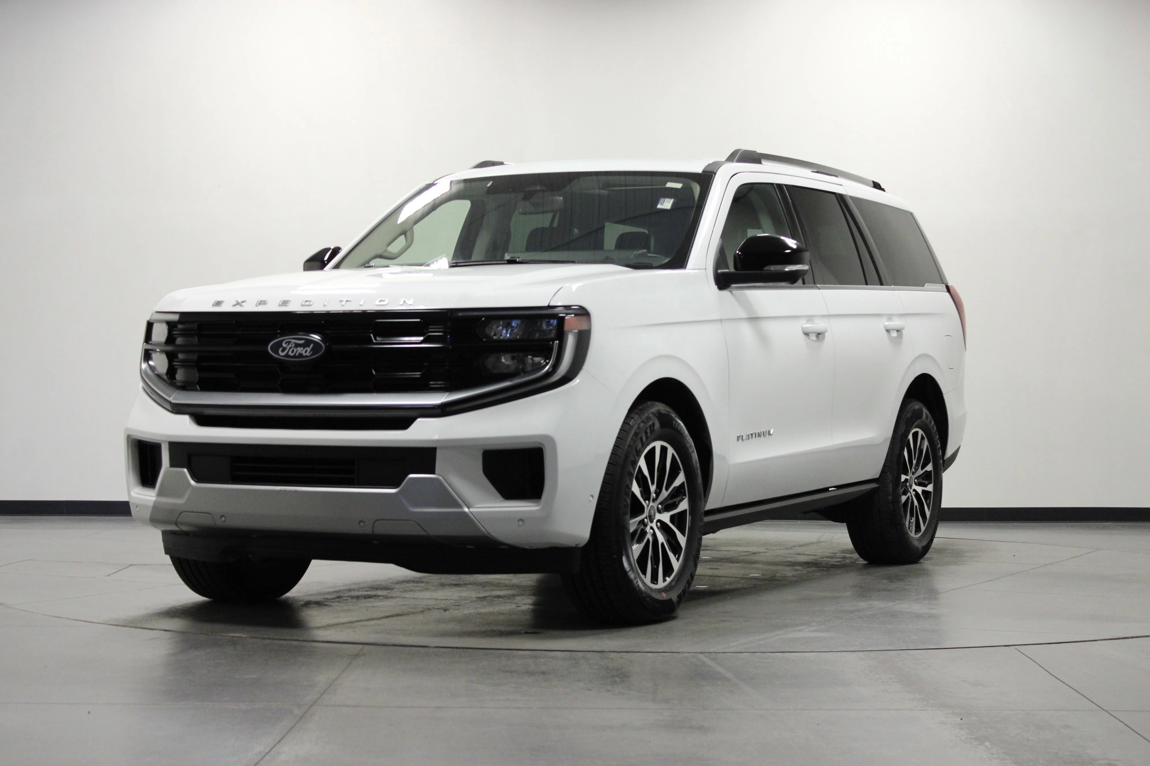 Used 2025 Oxford White Ford Platinum image 8