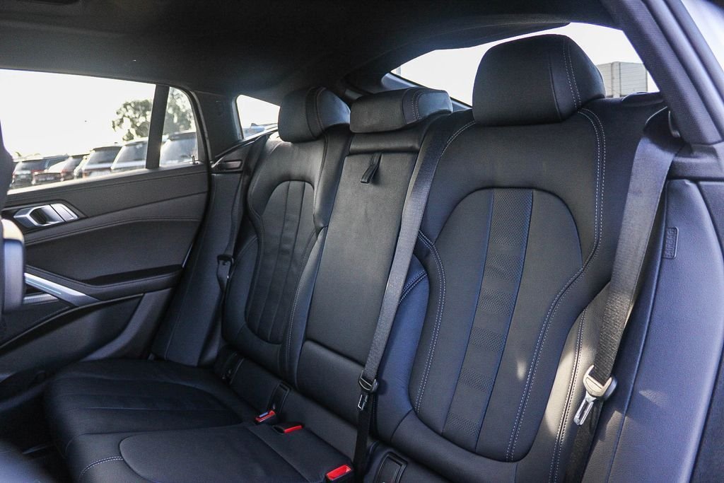 Used 2022 White Metallic BMW xDrive40i image 19