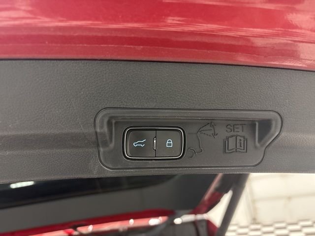 Used 2020 Red Ford XLT image 31