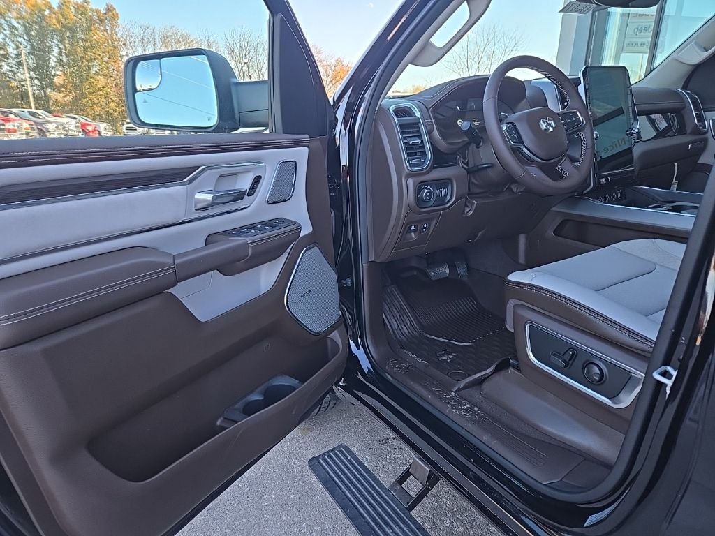 2026 RAM 1500 Laramie - Photo 36