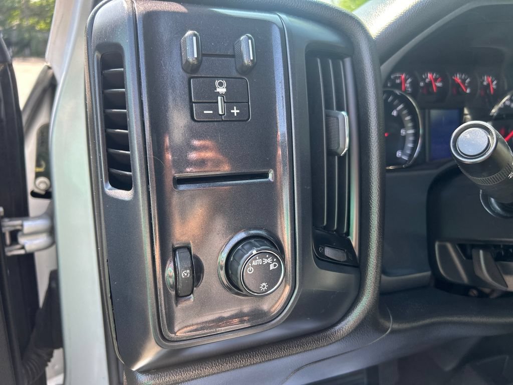 2018 Chevrolet Silverado 1500 Custom - Photo 29