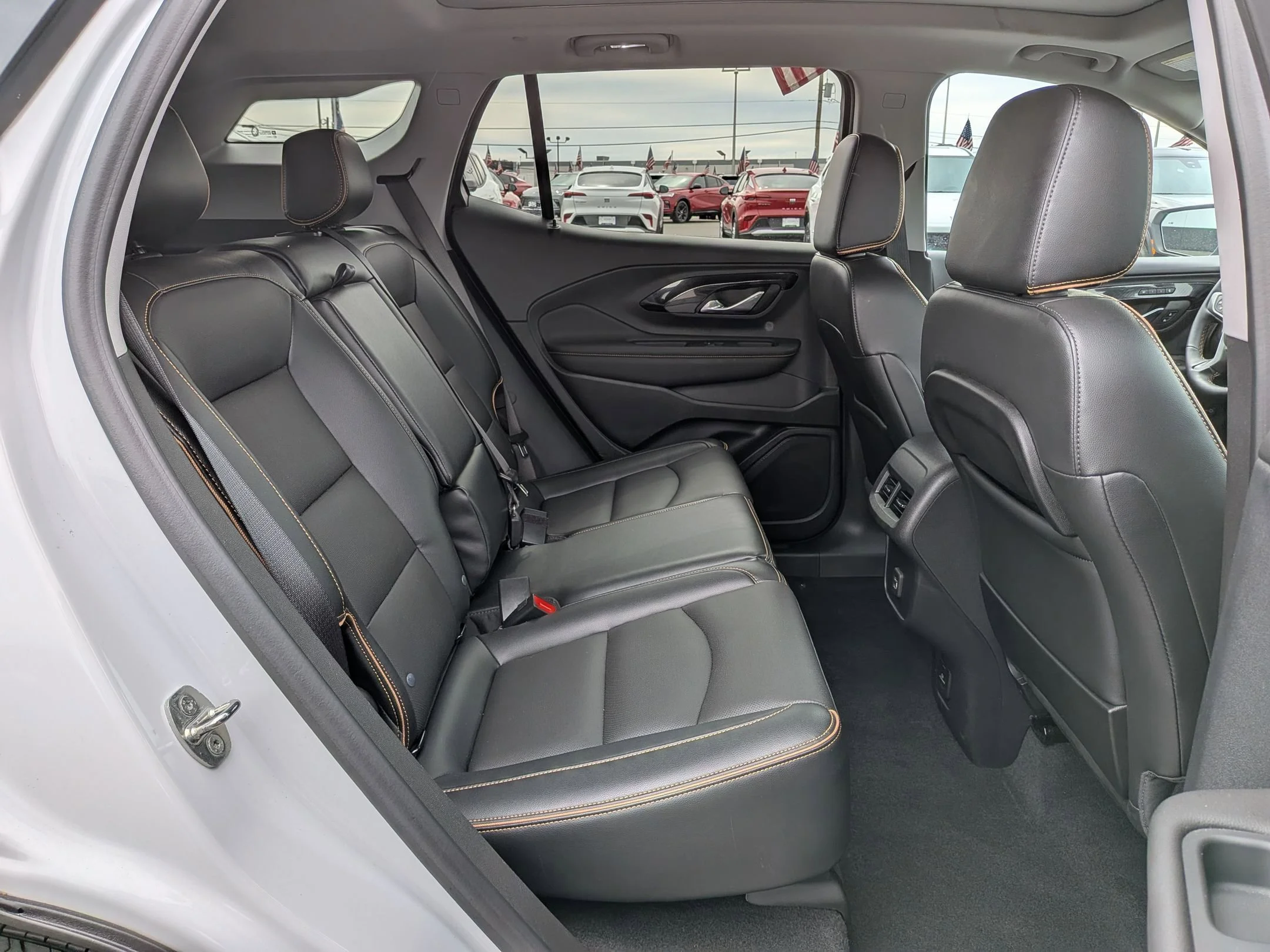 Used 2023 White Frost Tricoat GMC AT4 image 27