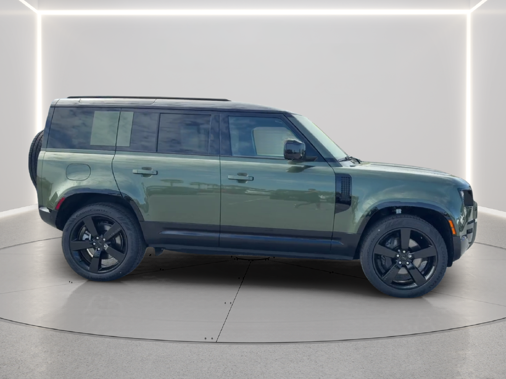 New 2026 Woolstone Green Land Rover X-Dynamic SE image 4